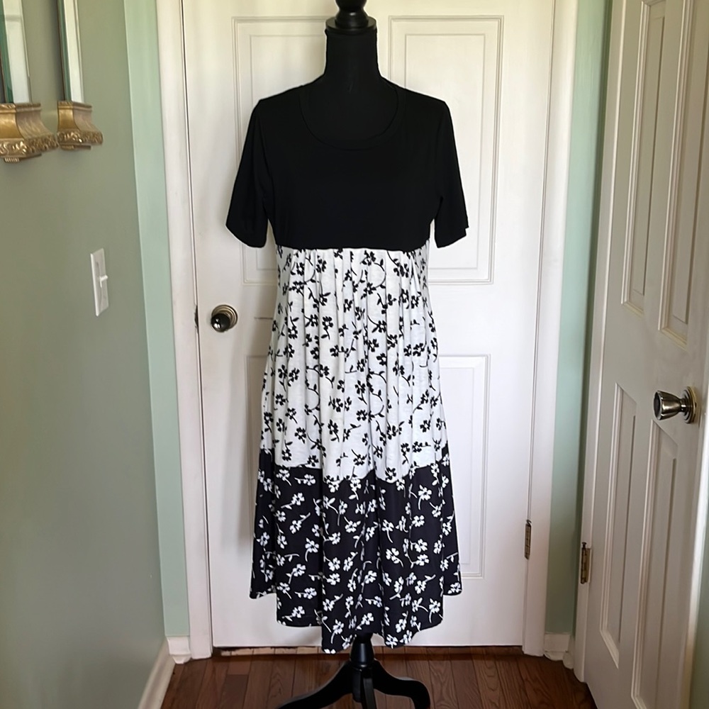 Black & White Floral Dress, Size M